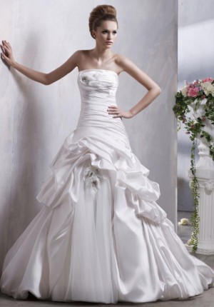 Luxurious Ball Style Wedding Gown