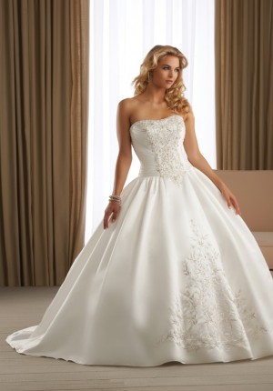 Breathtaking Strapless Bridal Gown